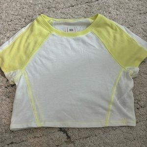 URBAN OUTFITTERS BABY TEE SIZE M